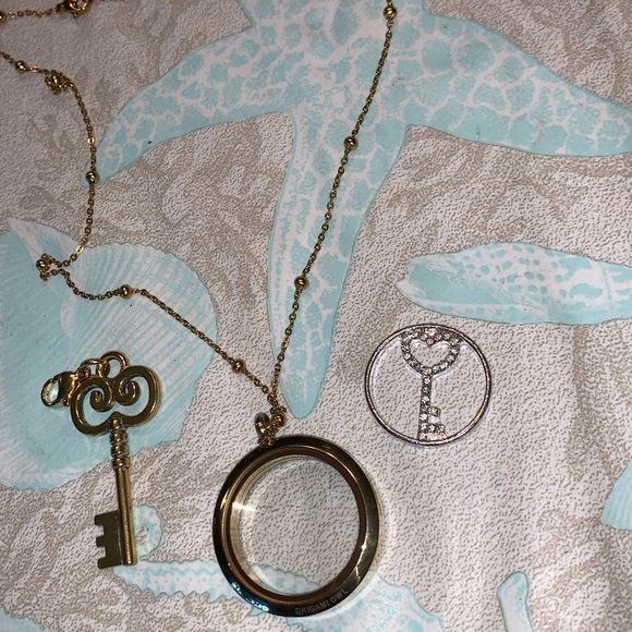 Origami Owl gold locket with key - Picture 4 of 6